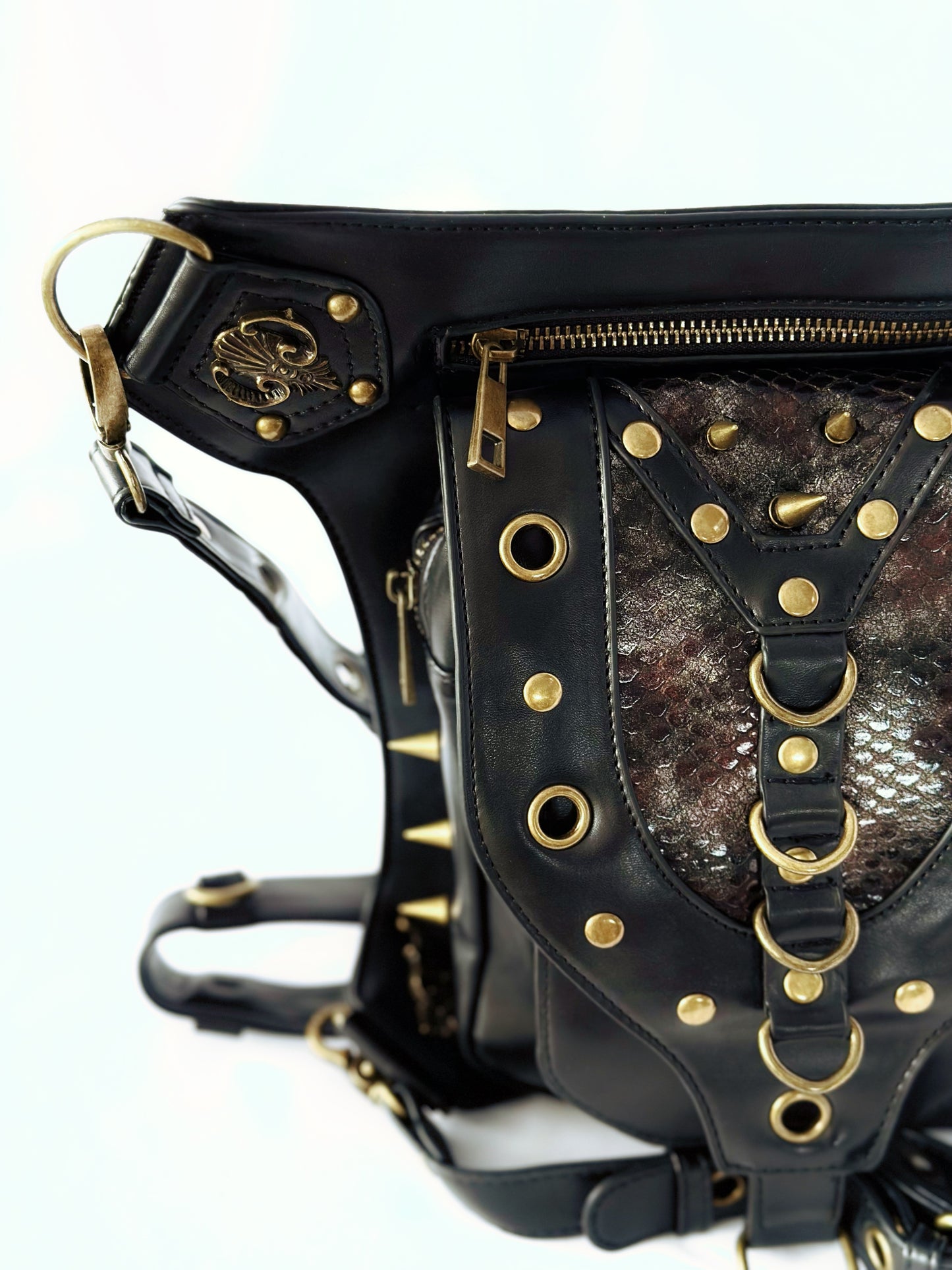 Vielseitige alternative Tasche: Gothic-, Biker & Punk Stil, wandelbar für Hüfte oder Schulter HG 138